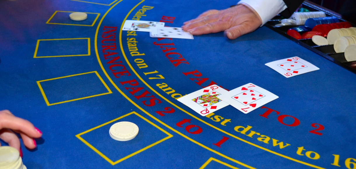 Blackjack Betting 101: The Insurance Bet