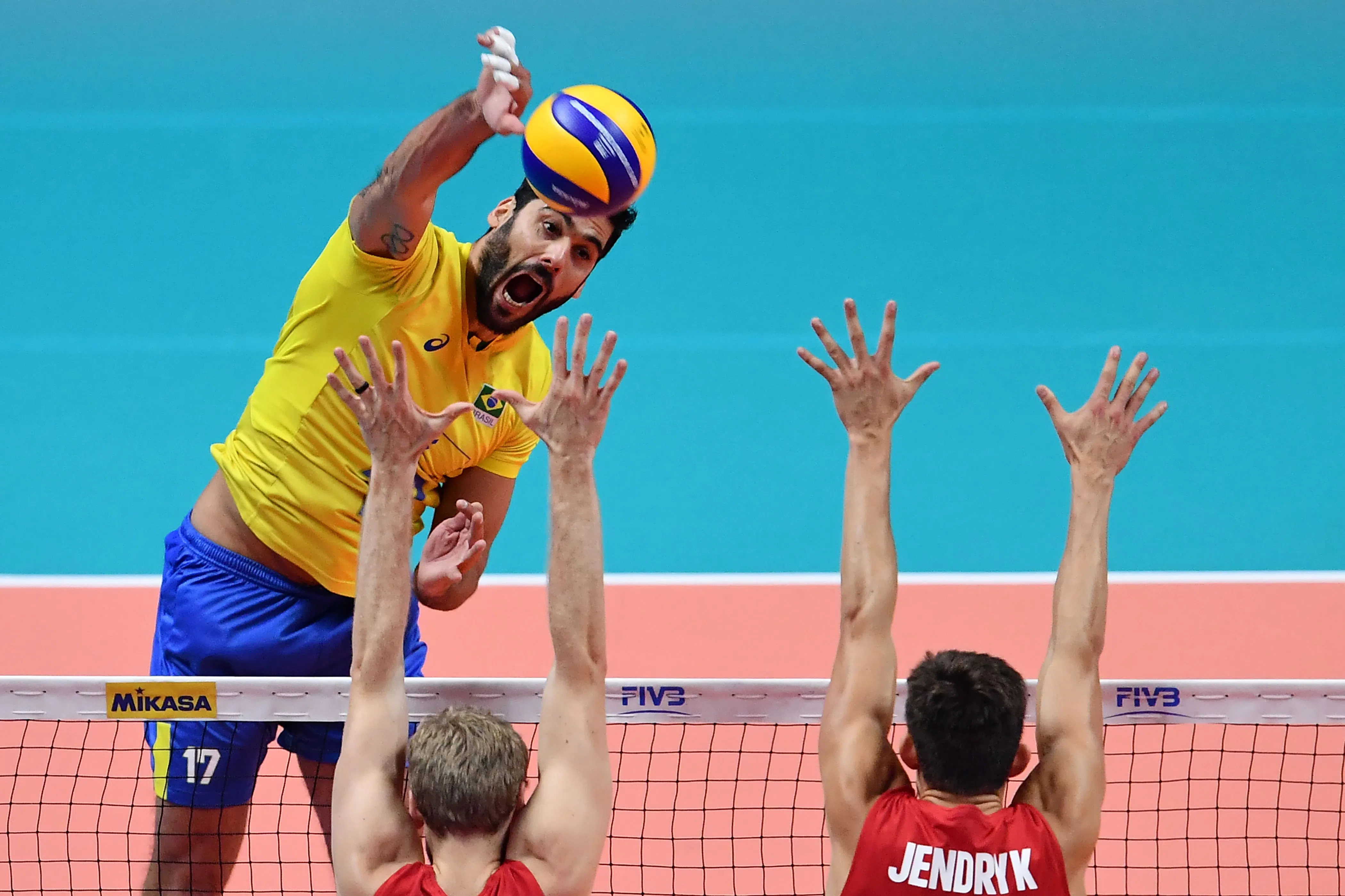 Como estão as seleções de vôlei do Brasil?