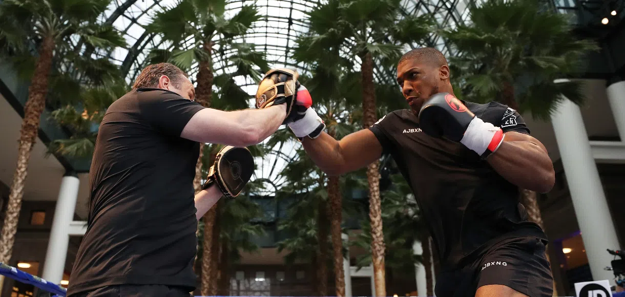 Sparring partners lift lid on Joshua and Usyk training camps